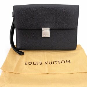 Louis Vuitton Selenga Taiga Clutch Black | Authentic | 2015 | Proof